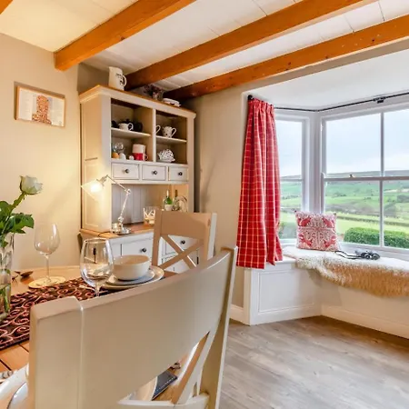 Red Briar House * Danby