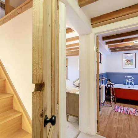 Red Briar House * Danby