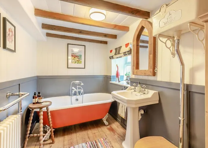 3 Bed In Oc-r30587 Danby