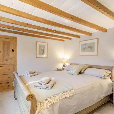 Red Briar House * Danby